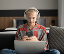 belkin-sap162-aud009-soundform-engage-over-ear-enc-headphones-pdp-desktop-banner-2-1440x600-r01-v01-us.webp